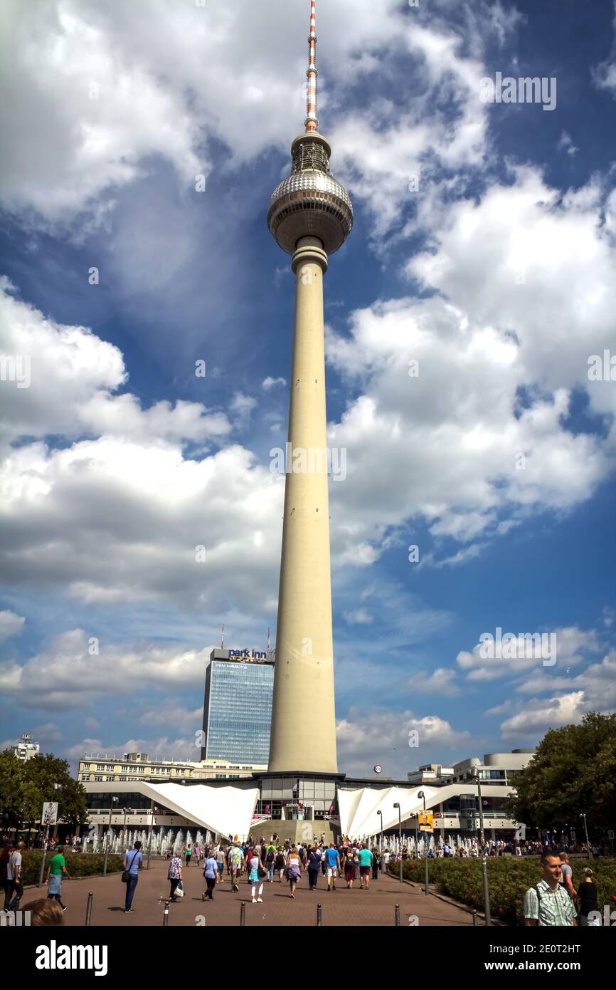 Tv transmitters hi-res stock photography and images - Alamy