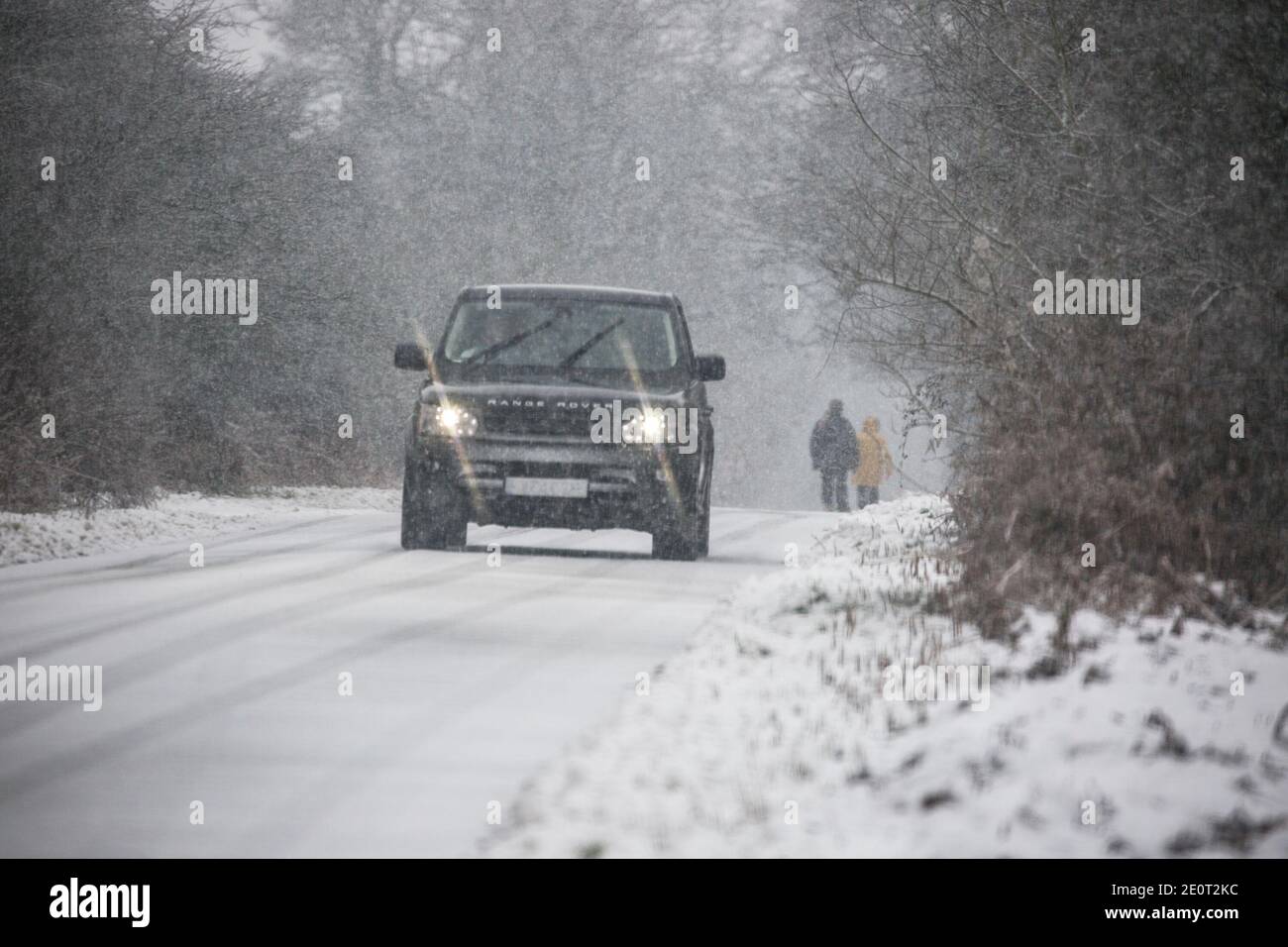 Kidderminster, UK. 2nd January, 2021. UK weather: with daytime temperatures failing to rise much above freezing across Worcestshire and roads already icy, Kidderminster is hit with heavy morning snow showers making driving conditions hazardous for all motorists. Credit: Lee Hudson/Alamy Live News Stock Photo