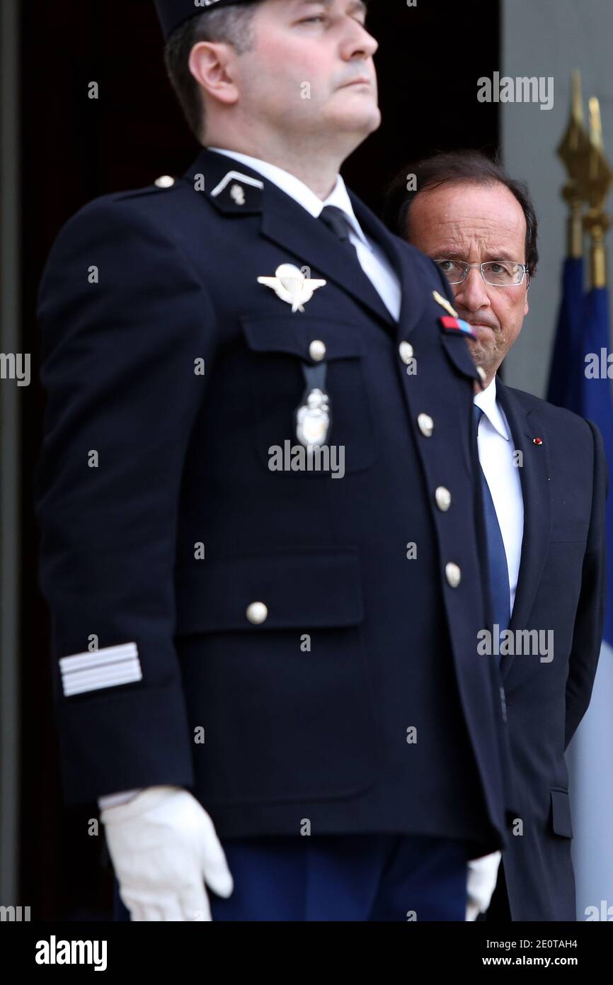 President Francois Hollande escorts his Yemeni counterpart Abd Rabbo Mansour Hadi following a meeting at the Elysee Presidential Palace, in Paris, France, on October 4, 2012. Photo by Stephane Lemouton/ABACAPRESS.COM. Stock Photo