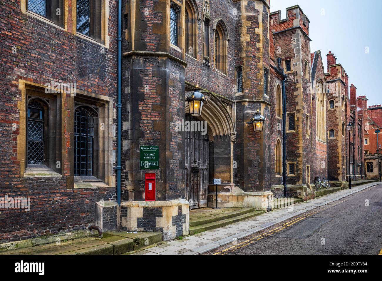 Queens College Gatehouse University of Cambridge - historic gateway to Queens College, part of the Cambridge University, the college was founded 1448. Stock Photo