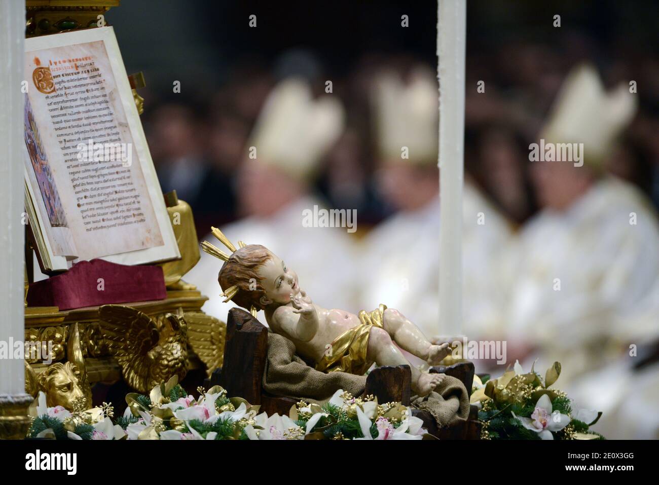 Pope Benedict XVI celebrates the solemn Christmas Eve mass in St Peter ...