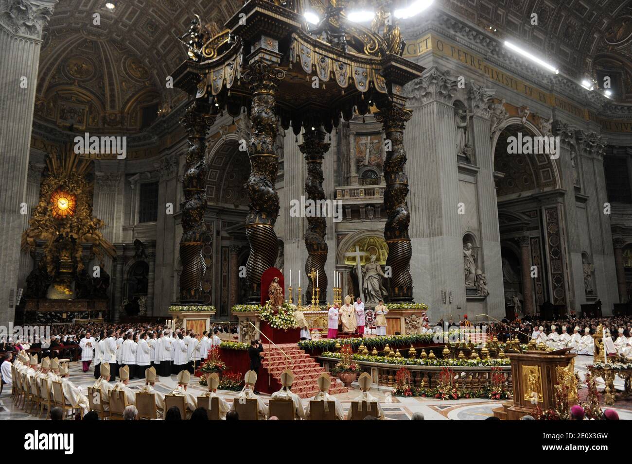Pope Benedict XVI celebrates the solemn Christmas Eve mass in St Peter ...