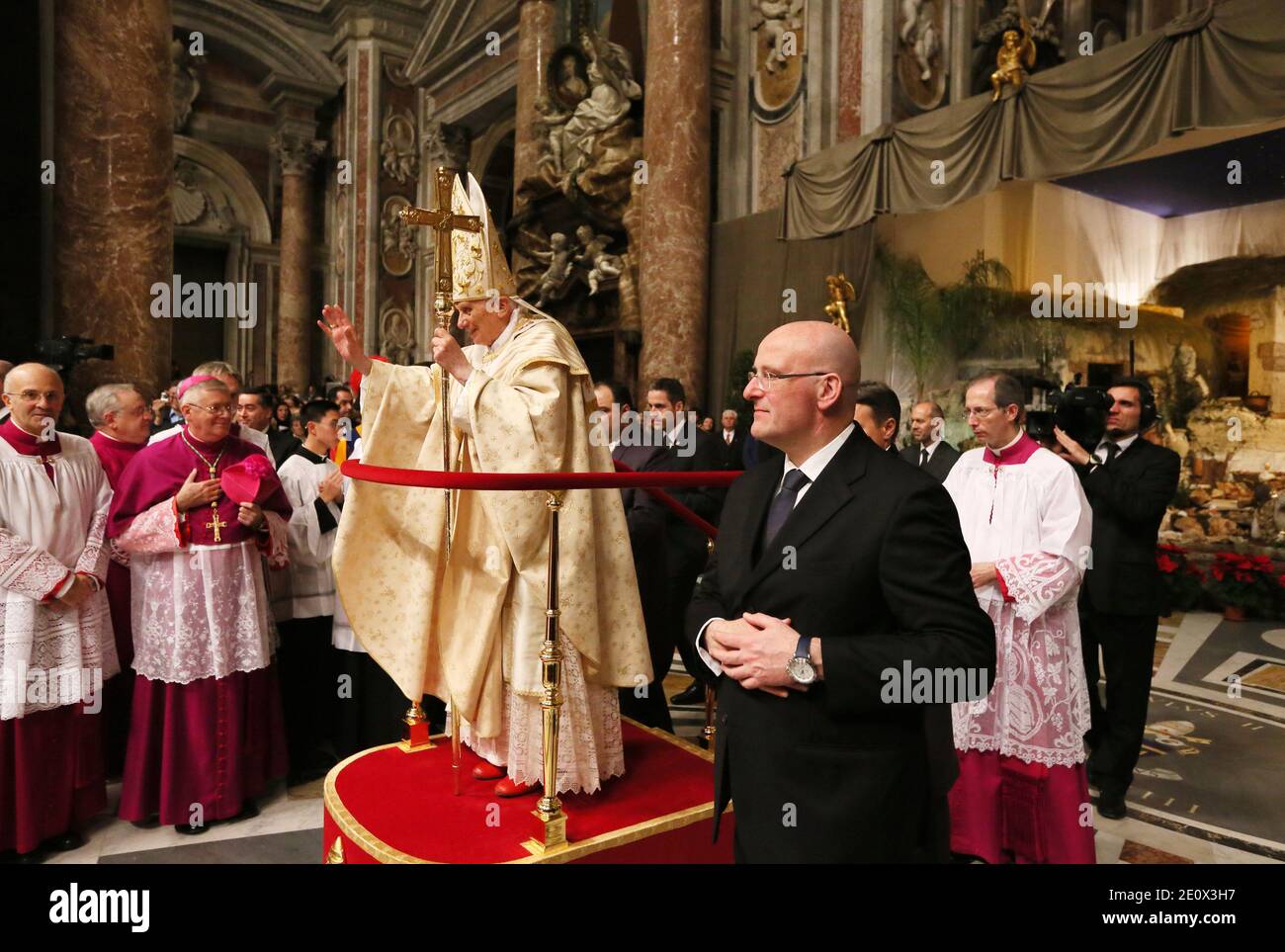 Pope Benedict XVI celebrates the solemn Christmas Eve mass in St Peter ...