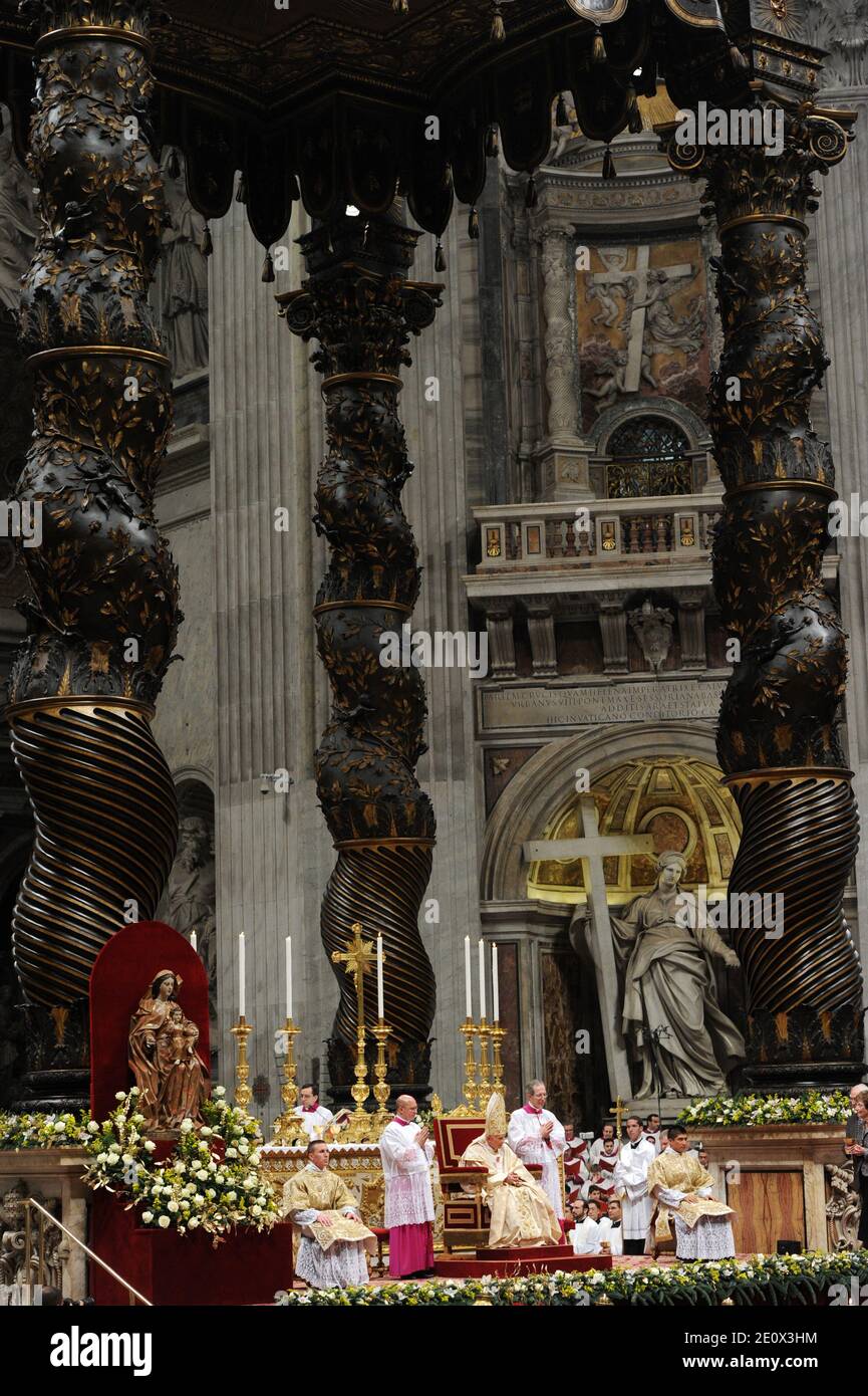 Pope Benedict XVI celebrates the solemn Christmas Eve mass in St Peter ...