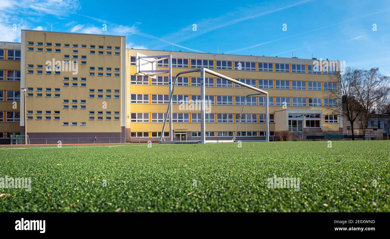 Elementary school children berlin hi-res stock photography and images ...