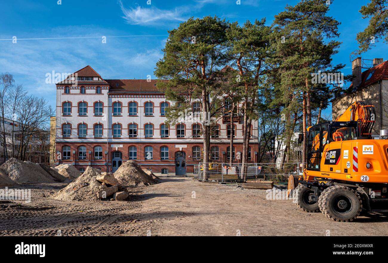 Extension And Renovation Of A School Building In Berlin Stock Photo