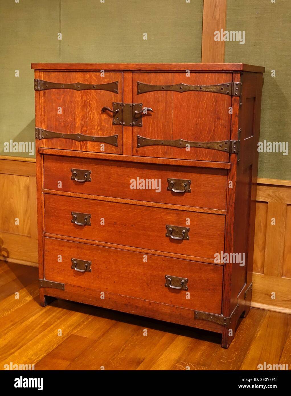 Linen chest, Gustav Stickley, John Seidemann, United Crafts, Eastwood