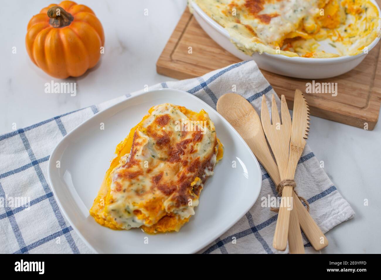 Pumpkin dinner rolls hi-res stock photography and images - Alamy