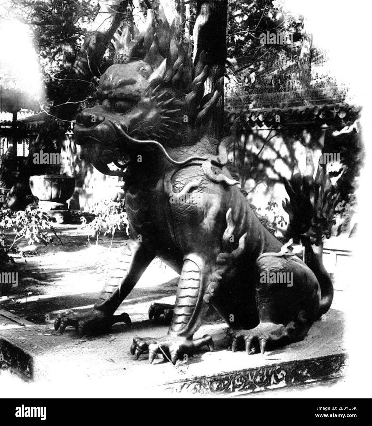 Lion en bronze dans le Palais Impérial Stock Photo - Alamy