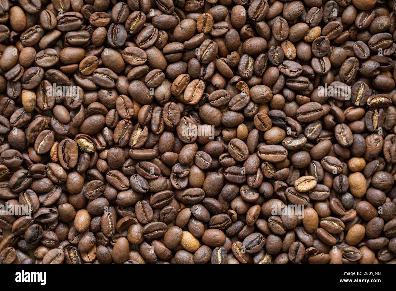 Roasted coffee beans background and texture Stock Photo - Alamy