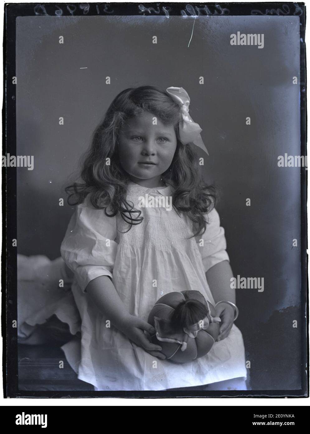 Little girl Elms, 20 Apr 1912 (16443541244). Stock Photo