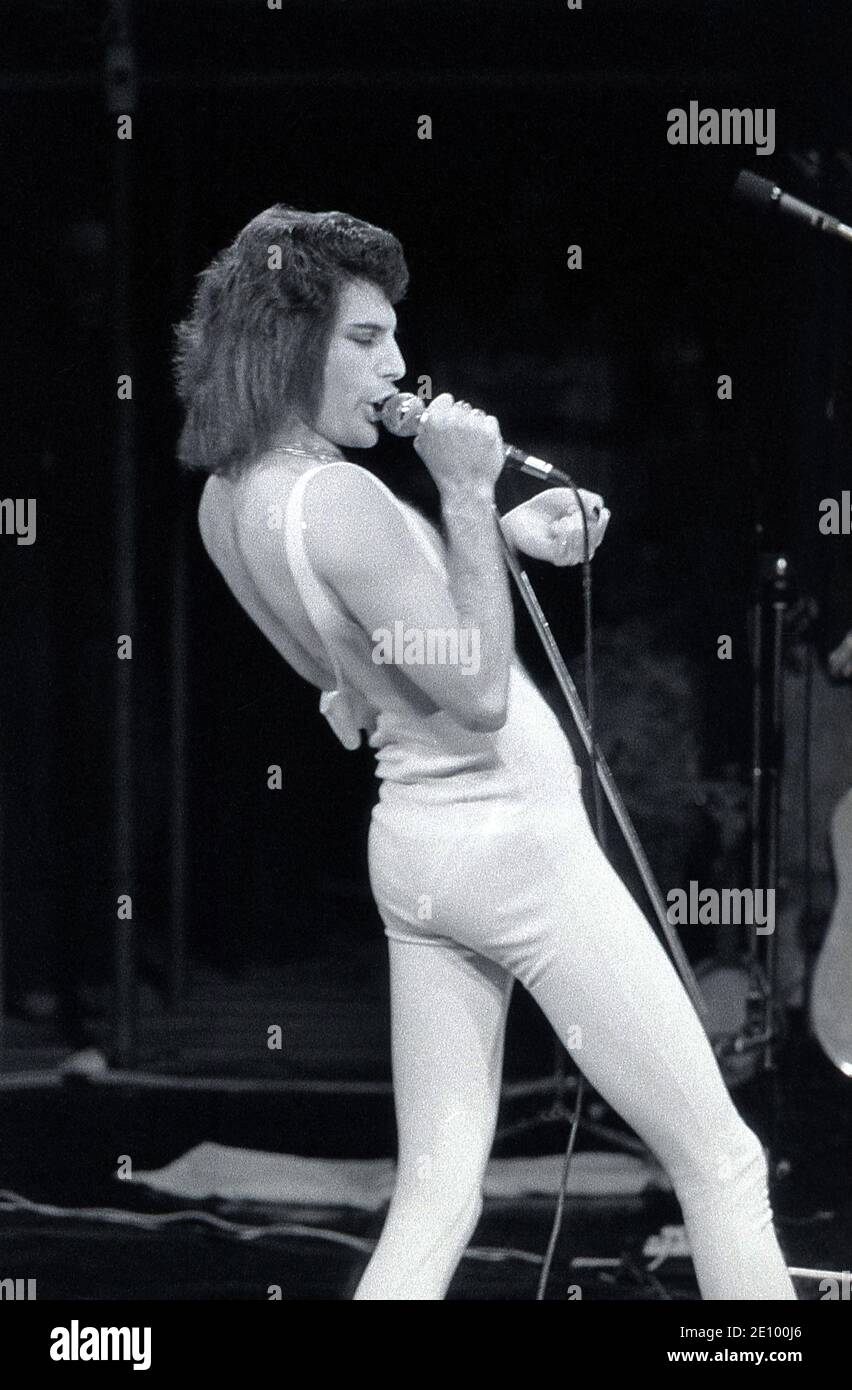 Freddie Mercury of Queen. Live at Cardiff Castle festival 10/09/1976 Stock Photo