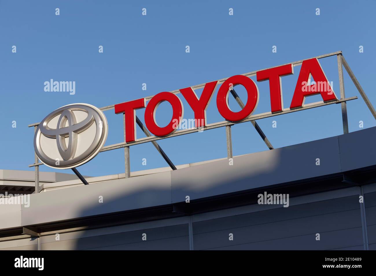 Toyota, logo on a car dealership, Japanese car brand, Düsseldorf, North Rhine-Westphalia, Germany, Europe Stock Photo