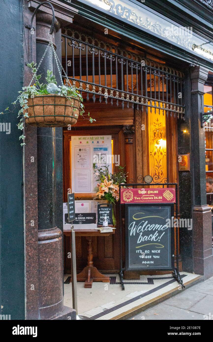 The Bunch of Grapes, Greene King, Brompton Road, London Stock Photo Alamy