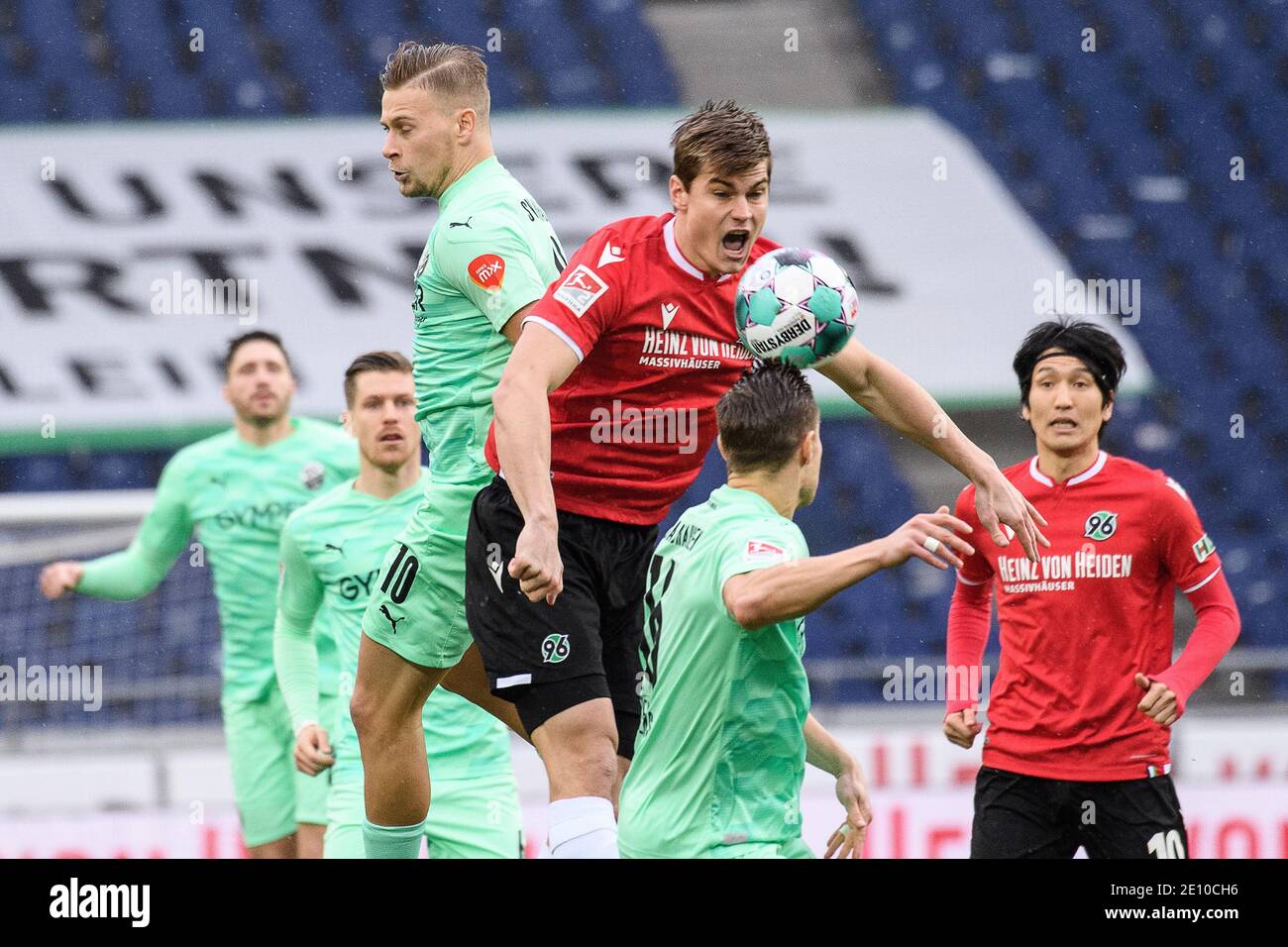 Hanover, Germany. 03rd Jan, 2021. Football: 2. Bundesliga, Hannover 96 - SV Sandhausen, Matchday 14 at the HDI Arena. Hannover's Jaka Bikol (M) plays against Sandhausen's Julius Biada (l, 10) and Sandhausen's Kevin Behrens. Credit: Swen Pförtner/dpa - IMPORTANT NOTE: In accordance with the regulations of the DFL Deutsche Fußball Liga and/or the DFB Deutscher Fußball-Bund, it is prohibited to use or have used photographs taken in the stadium and/or of the match in the form of sequence pictures and/or video-like photo series./dpa/Alamy Live News Stock Photo