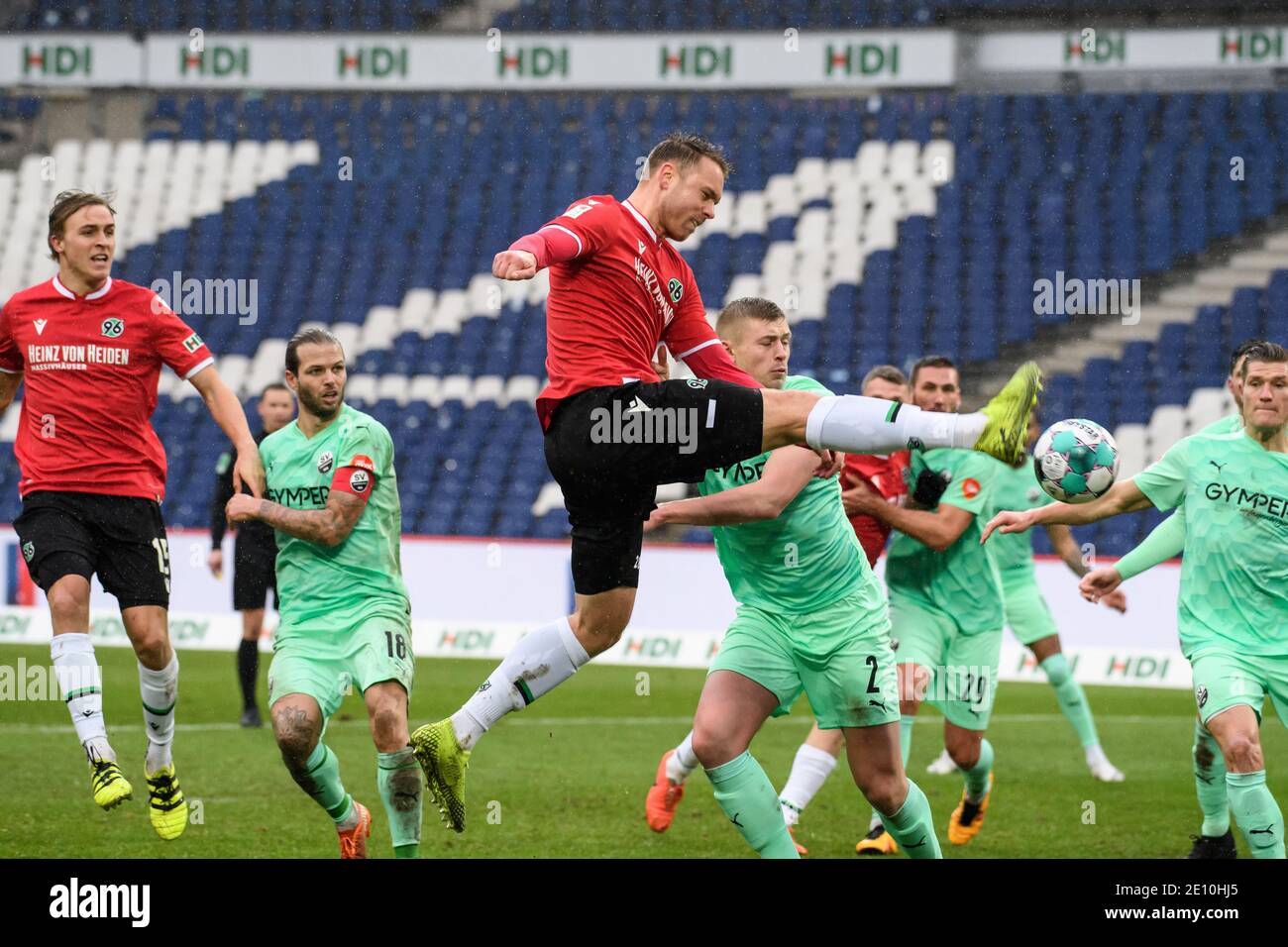 Hanover, Germany. 03rd Jan, 2021. Football: 2. Bundesliga, Hannover 96 - SV Sandhausen, Matchday 14 at HDI Arena. Hannover's Marcel Franke shoots at goal. Credit: Swen Pförtner/dpa - IMPORTANT NOTE: In accordance with the regulations of the DFL Deutsche Fußball Liga and/or the DFB Deutscher Fußball-Bund, it is prohibited to use or have used photographs taken in the stadium and/or of the match in the form of sequence pictures and/or video-like photo series./dpa/Alamy Live News Stock Photo