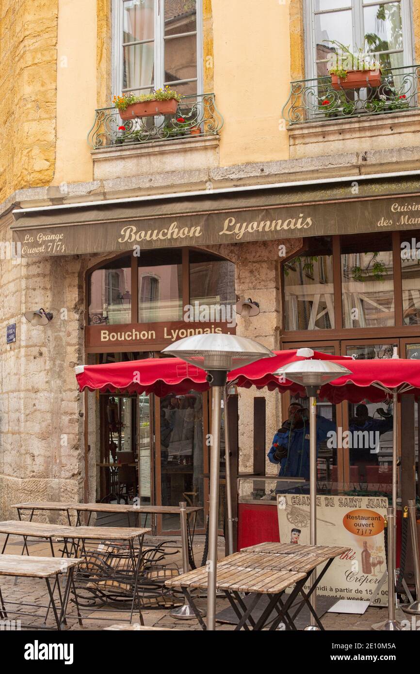 Bouchon Lyonnais, Old Town, Lyon, France. Traditional local restaurant in Lyon where you eat specialties from Lyon and the region. There are 30 Boucho Stock Photo