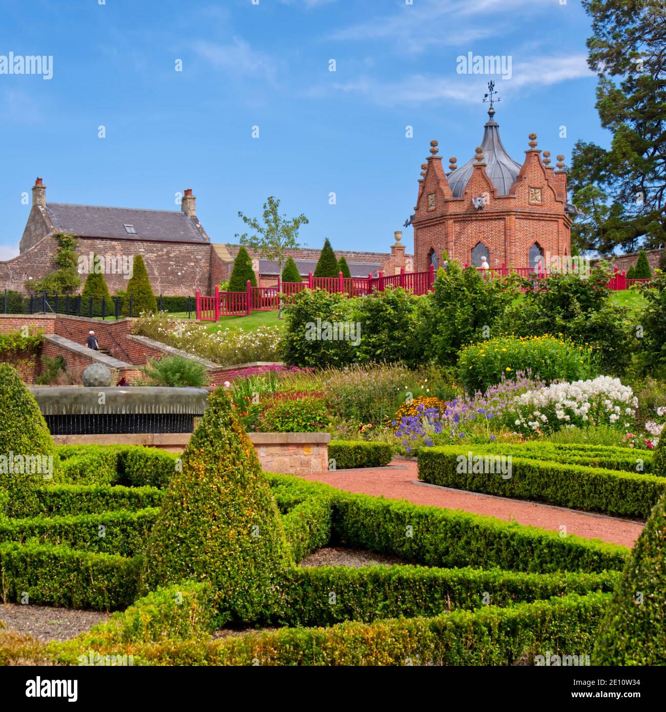 Queen elizabeth walled garden hires stock photography and images Alamy