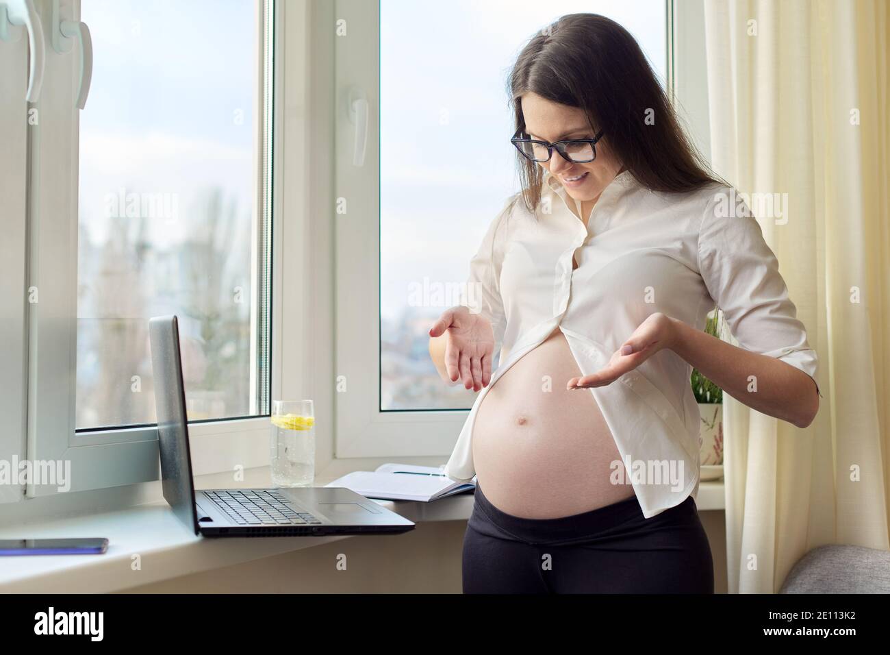 Pregnant webcam girl