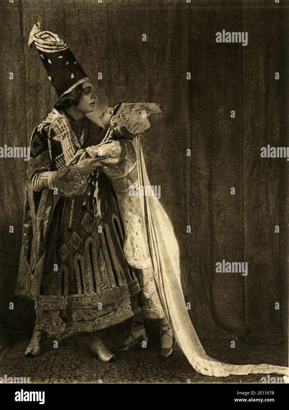 Emile Otto Hoppé and Bert, Studies Serge Diaghilev's Russian Ballet, 1913. The Ballet Russe Stock Photo