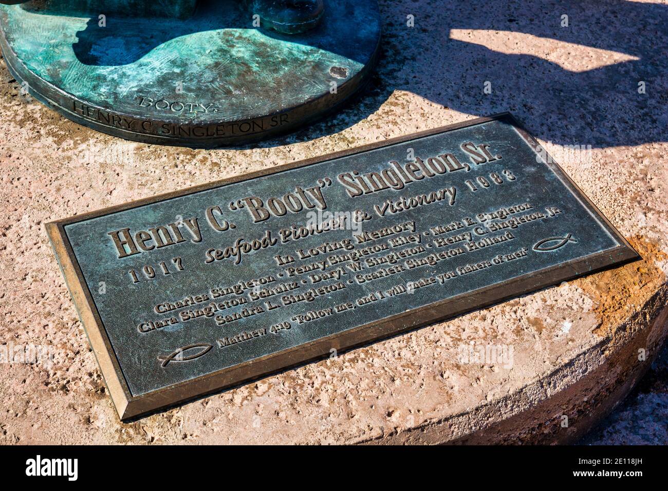Memorial fisherman statue to Henry Singleton, Sr. at the Conch Harbor