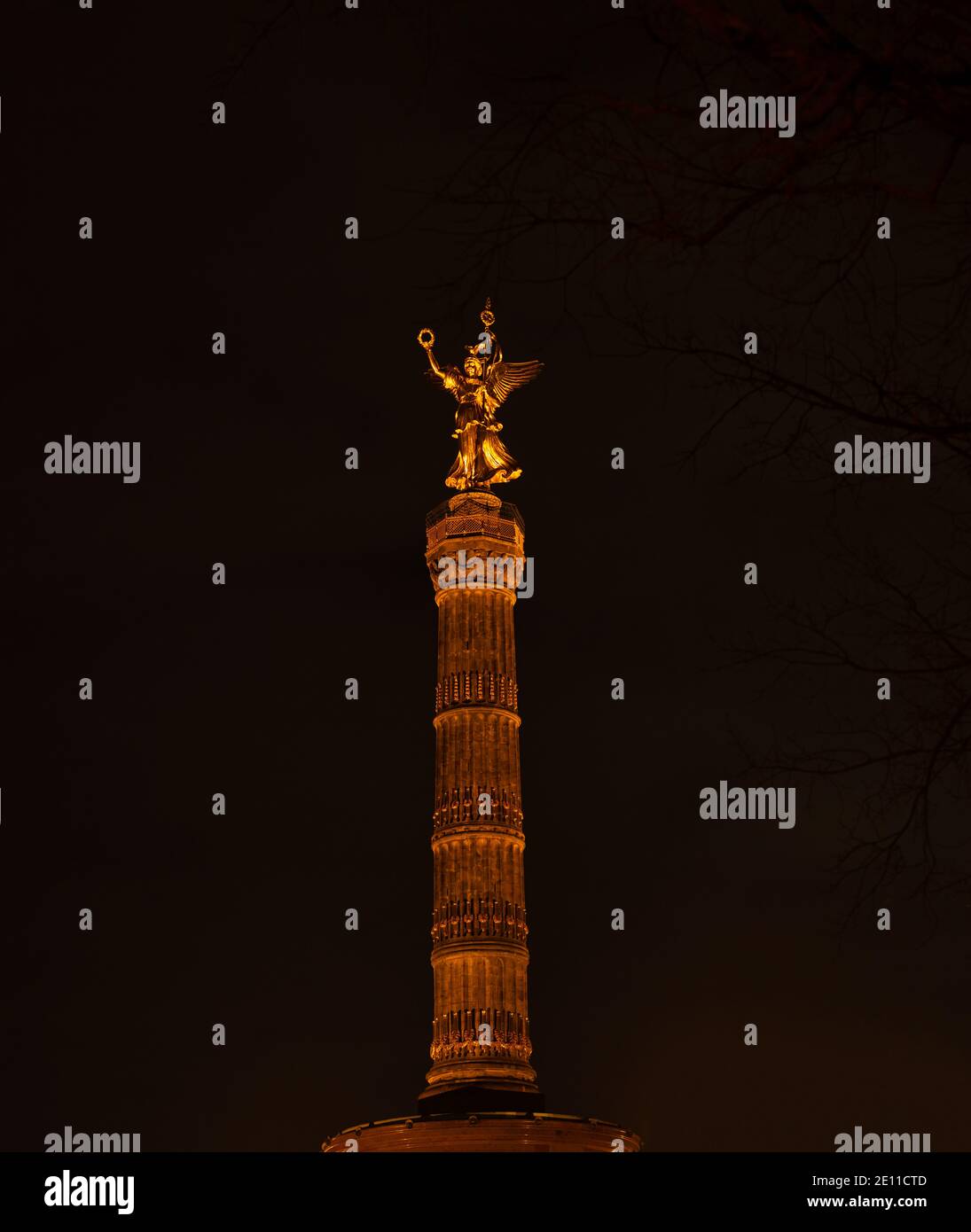 The victory column (german: Siegessäule) at the Großer Stern in Berlin at night Stock Photo