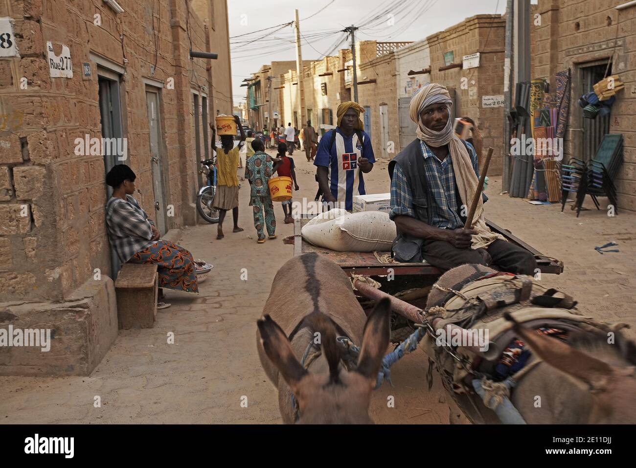 Mali, Timbuktu. Man and donkey cart Stock Photo