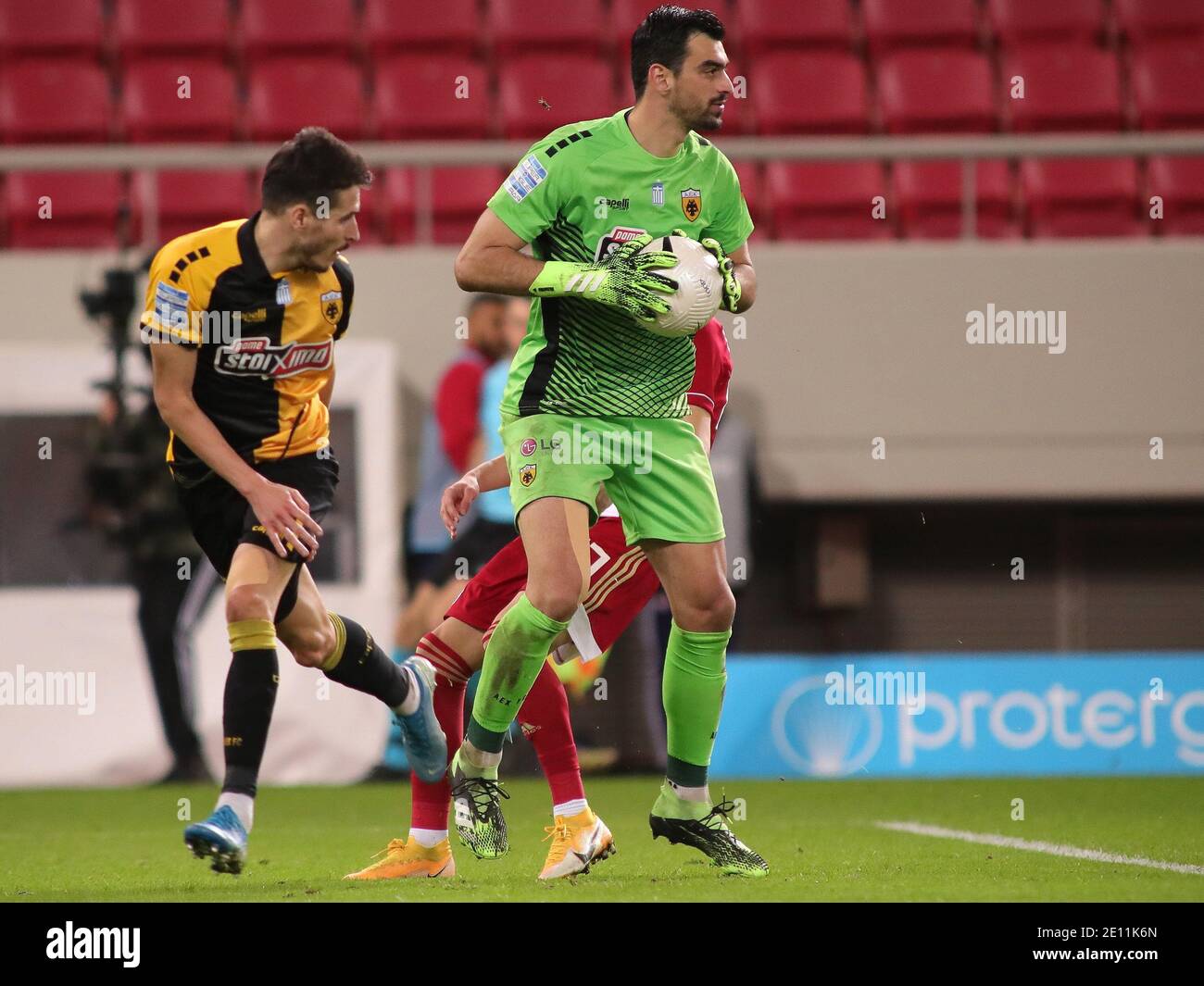 Piraeus, Greece. 03rd Jan, 2021. Panagiotis Tsintotas of AEK Athens gets  the ball during the Super League Greece match at Karaiskakis Stadium,  Piraeus Picture by Yannis Halas/Focus Images/Sipa USA 03/01/2021 Credit:  Sipa