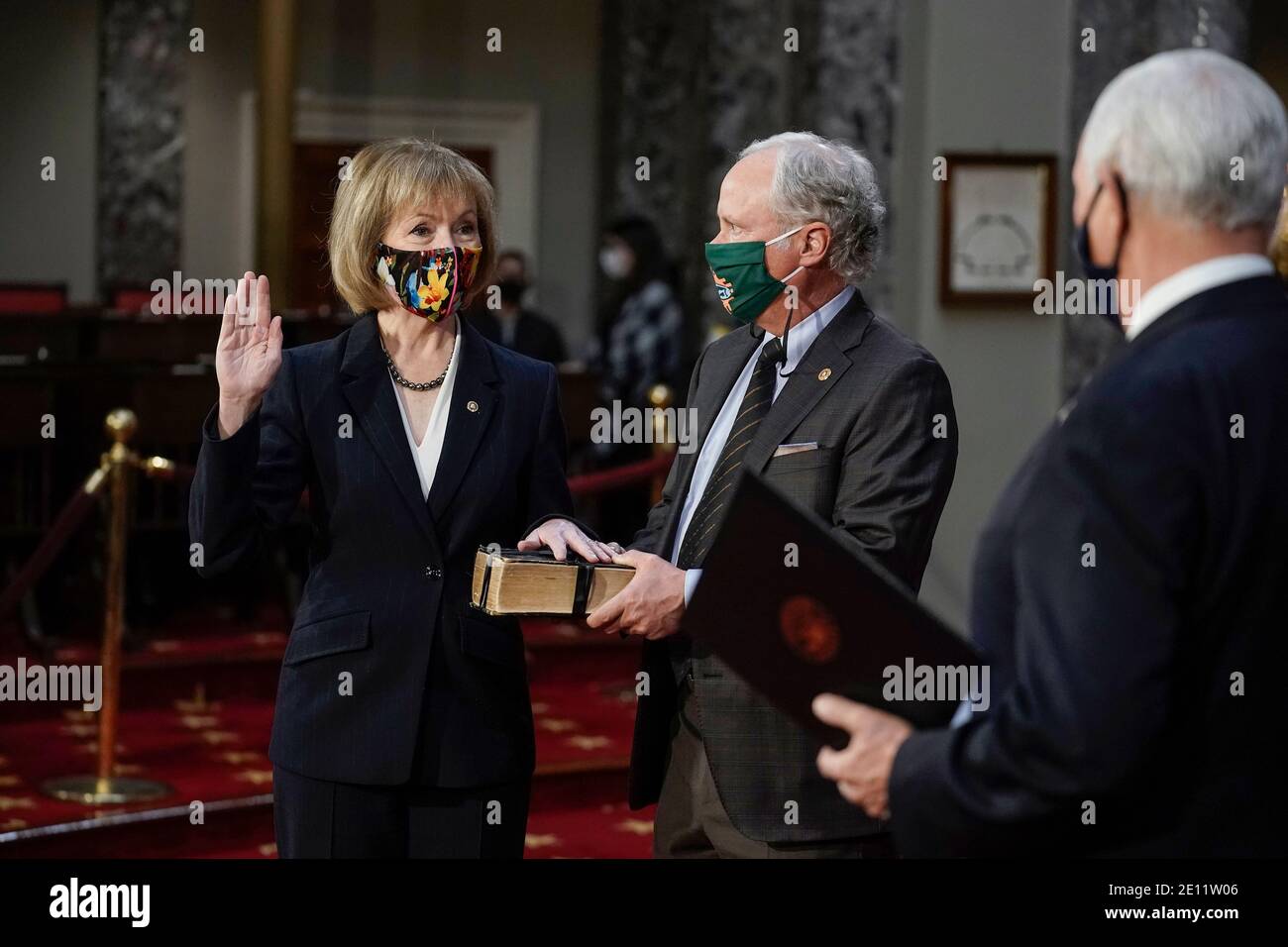Washington, USA. 03rd Jan, 2021. Sen. Tina Smith, D-Minn., joined by her husband Archie Smith, takes the oath of office from Vice President Mike Pence during a reenactment ceremony in the Old Senate Chamber at the Capitol in Washington, Sunday, Jan. 3, 2021. (Photo by J. Scott Applewhite/Pool/Sipa USA) Credit: Sipa USA/Alamy Live News Stock Photo