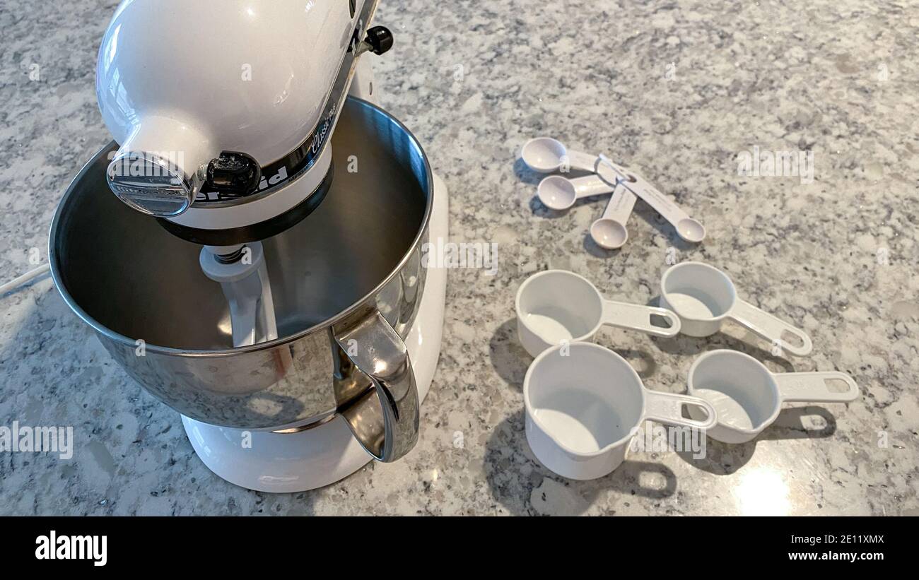 https://c8.alamy.com/comp/2E11XMX/orlando-fl-usa-april-5-2020-a-kitchenaid-mixer-on-a-kitchen-counter-with-measuring-cups-and-spoons-sitting-next-to-it-2E11XMX.jpg
