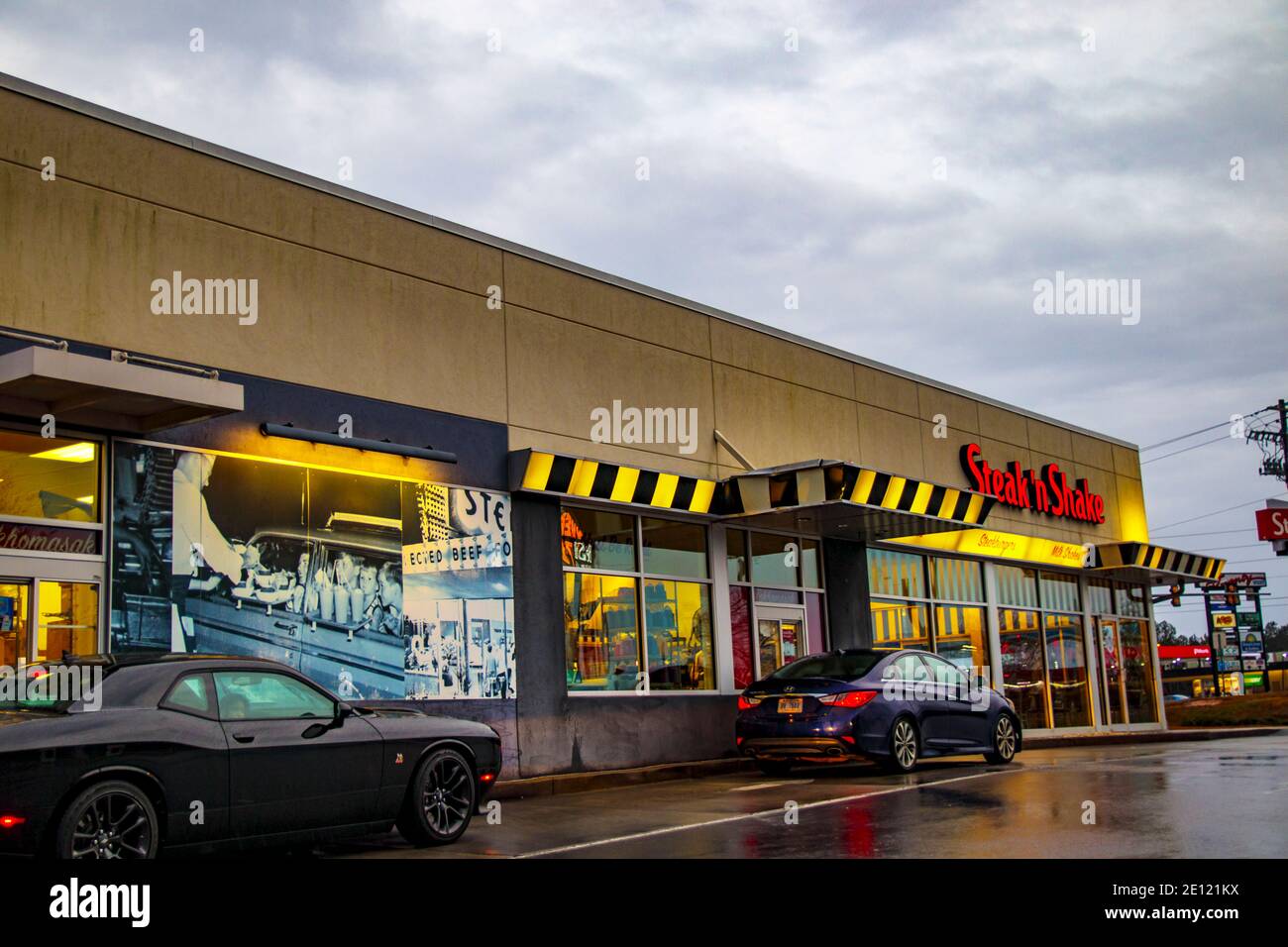 Augusta, Ga USA 01 01 21 Steak n Shake drive thru line at pick up