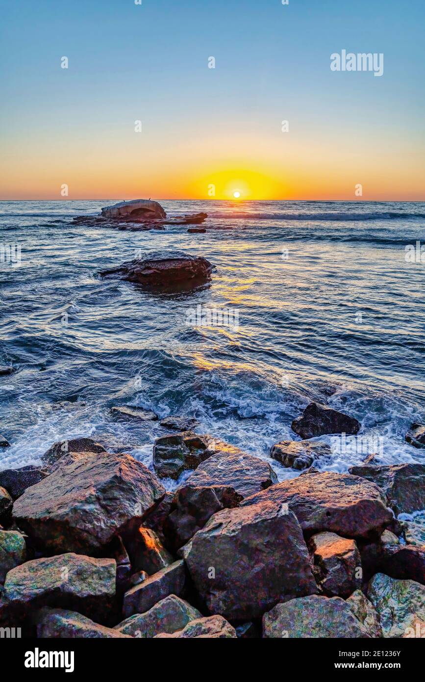 Huge orange rocks ocean hi-res stock photography and images - Alamy
