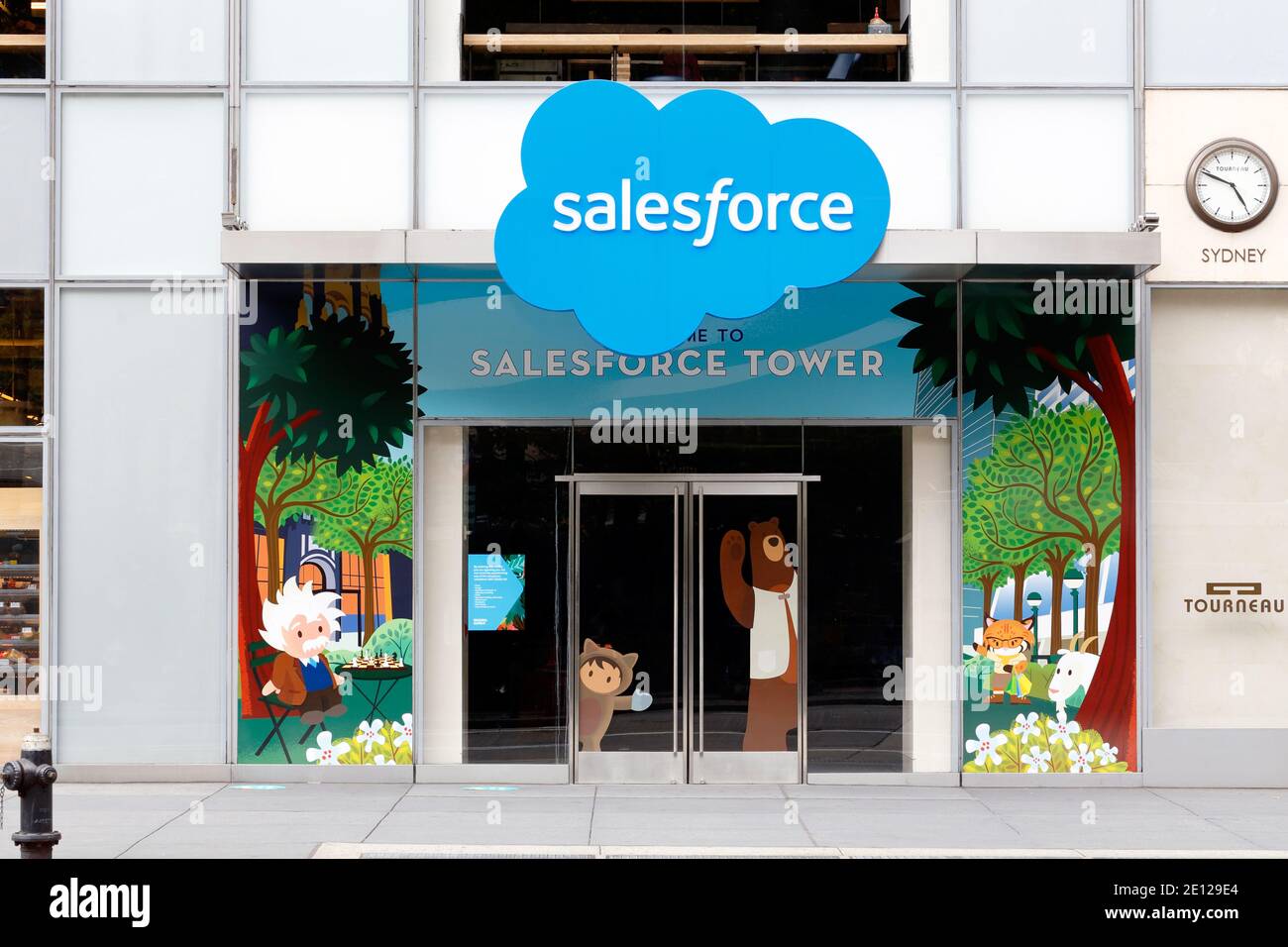 New York Salesforce Tower, 1095 6th Ave, New York, NYC storefront photo of the entrance to an office building in Midtown Manhattan. Stock Photo