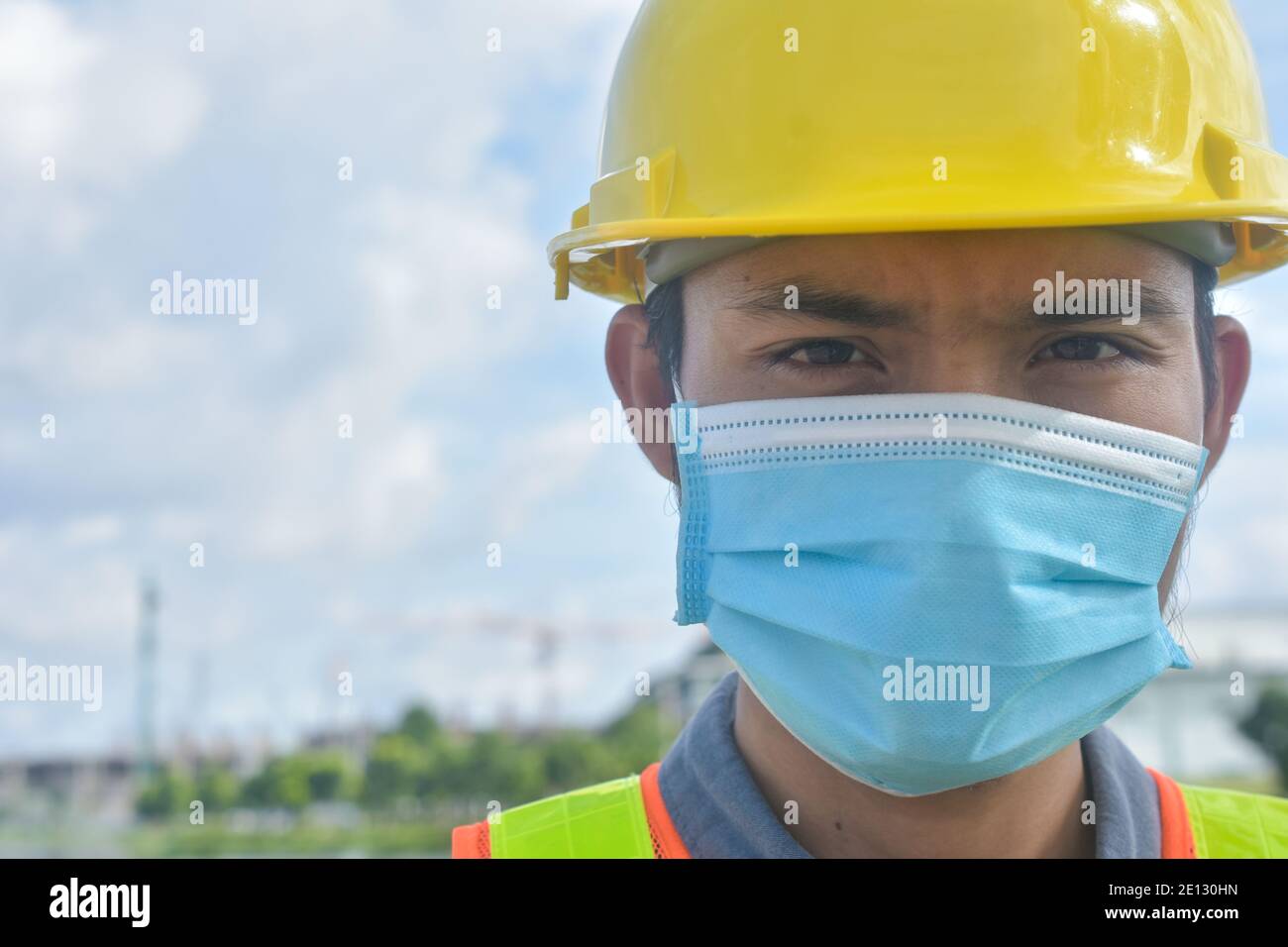 Worker Engineer facemask protect coronavirus covid19 Stock Photo