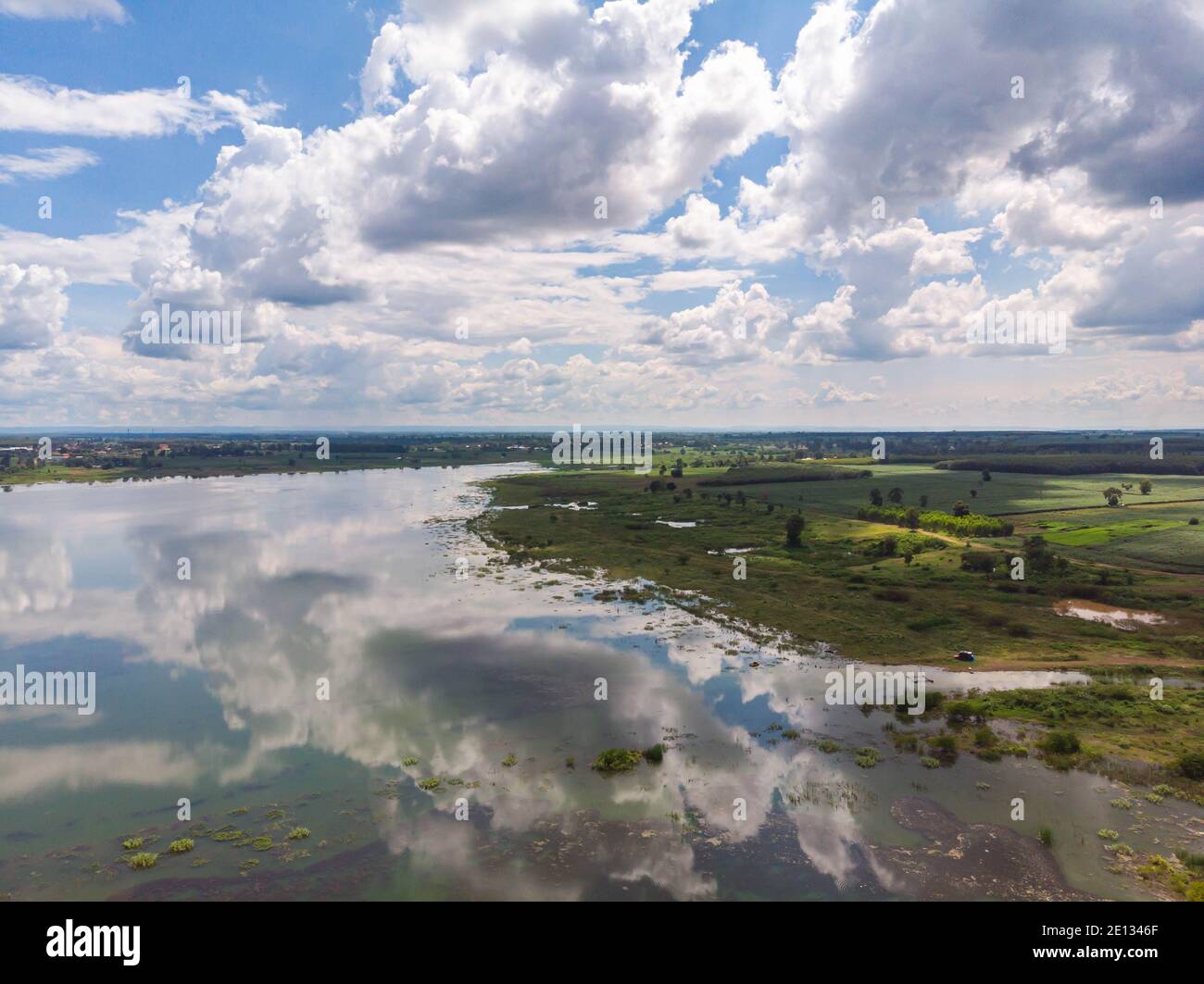 Green forest river aerial hi-res stock photography and images - Alamy