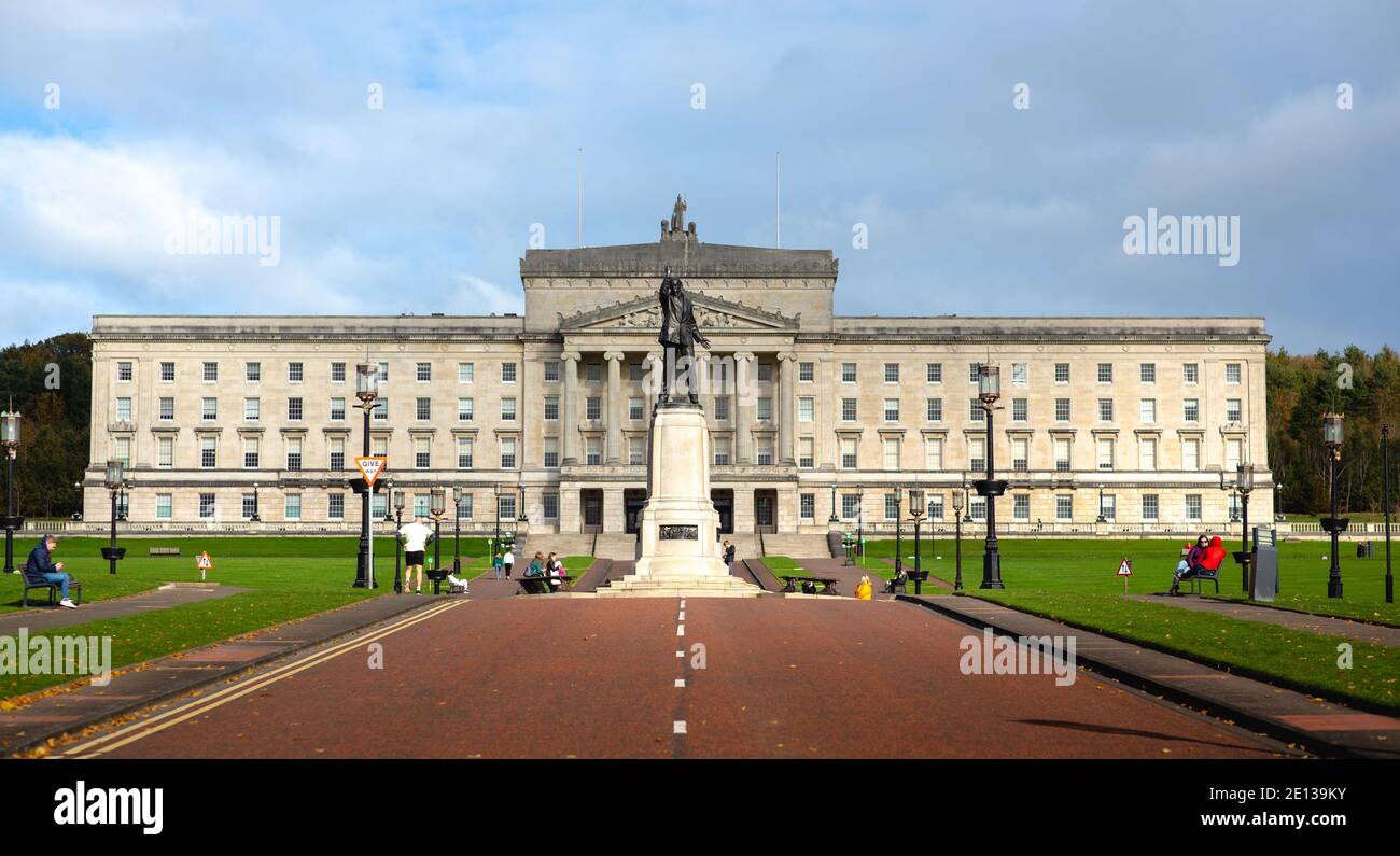 Road up to Stormont Parliament Building with the statue of Edward Carson in front of it, Northern Ireland, UK. Stock Photo