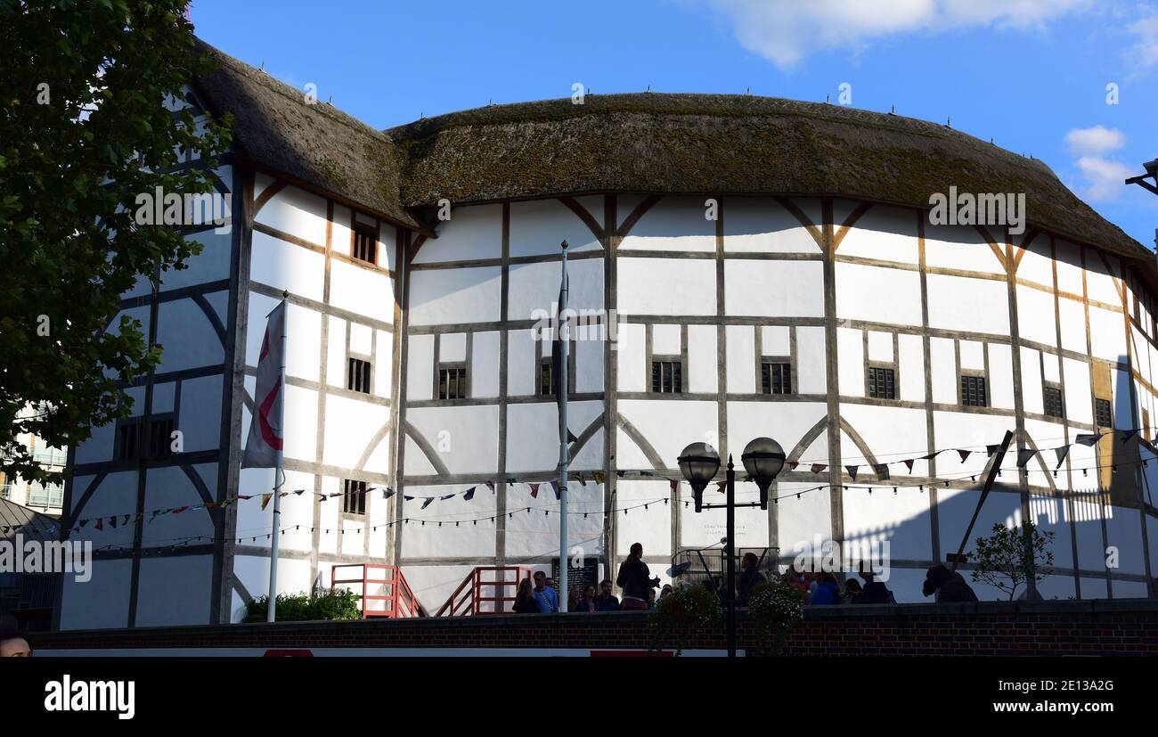 London, UK. 07th Sep, 2019. View of the Shakespeare Globe Theatre. The theatre is covered with straw. Since the Wieddereröffnun 1997, the dramas are to be experienced here again under the open sky. Credit: Waltraud Grubitzsch/dpa-Zentralbild/ZB/dpa/Alamy Live News Stock Photo
