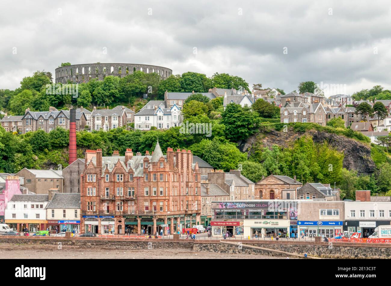 McCaig's Folly on the skyline above Oban waterfront. Stock Photo