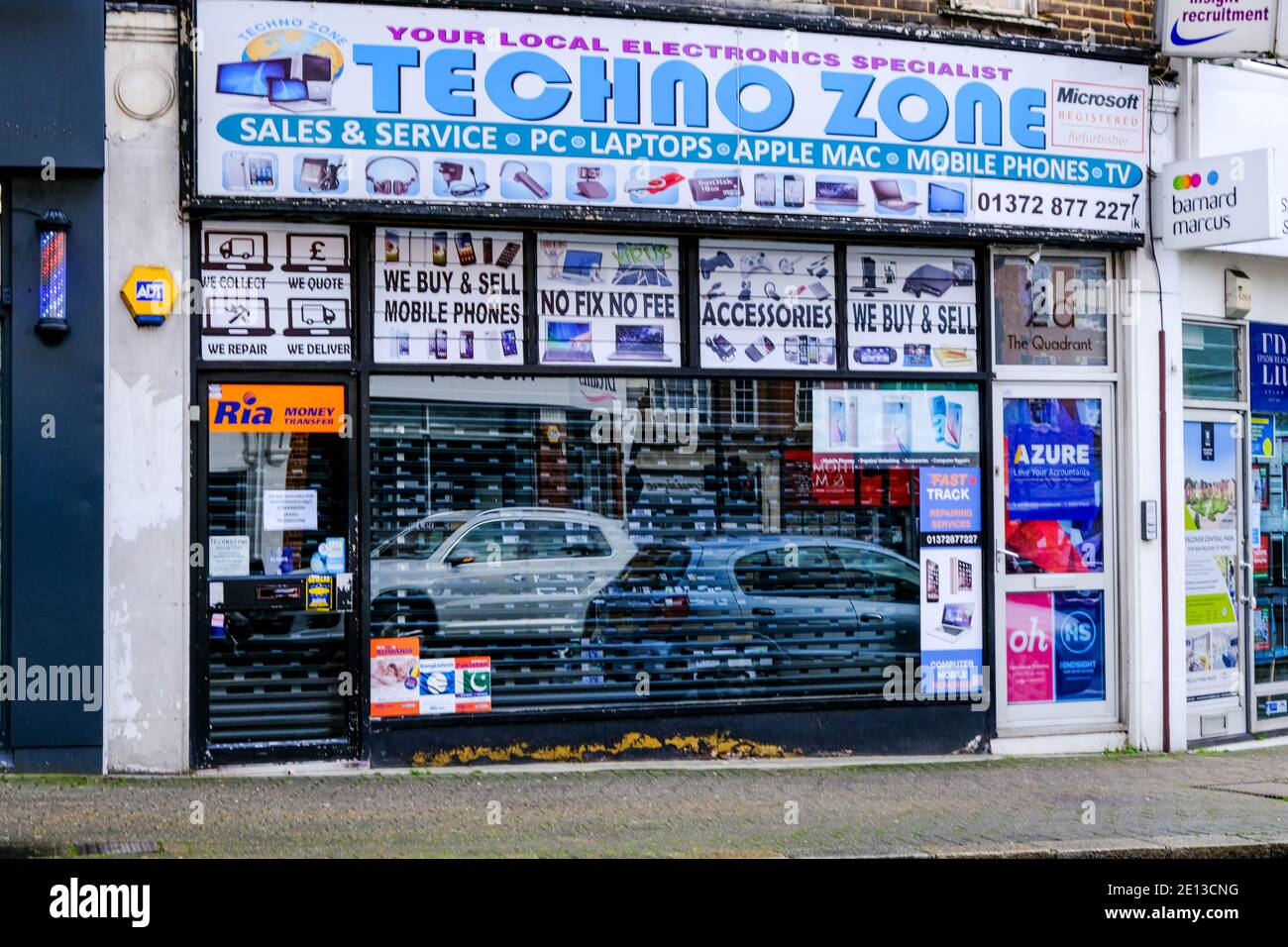 Epsom, London UK, January 03 2021, Techno Zone Computer Shop With Traffic Or Vehicles Reflected In Its Shop Window Stock Photo