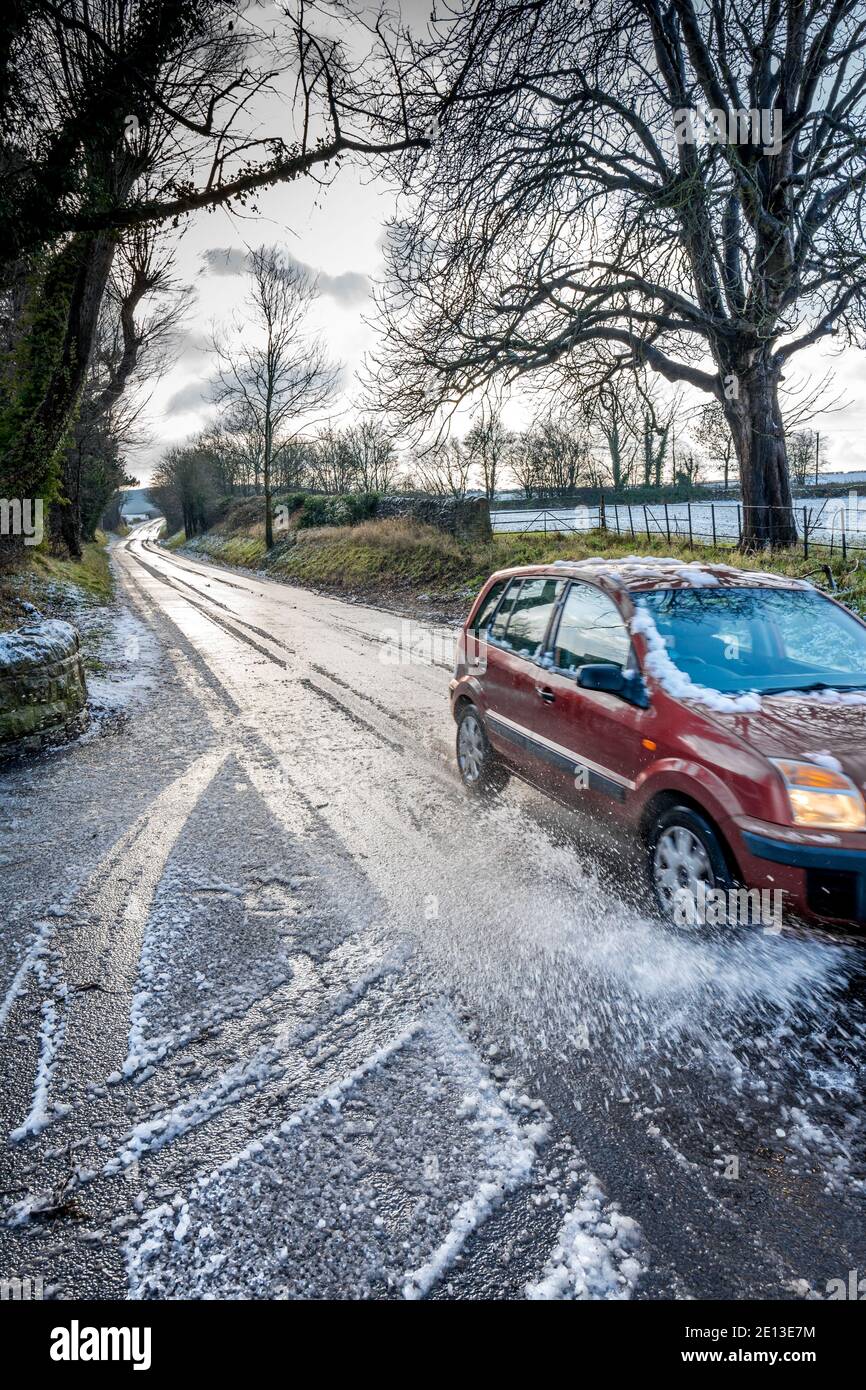 Road melting hi-res stock photography and images - Alamy