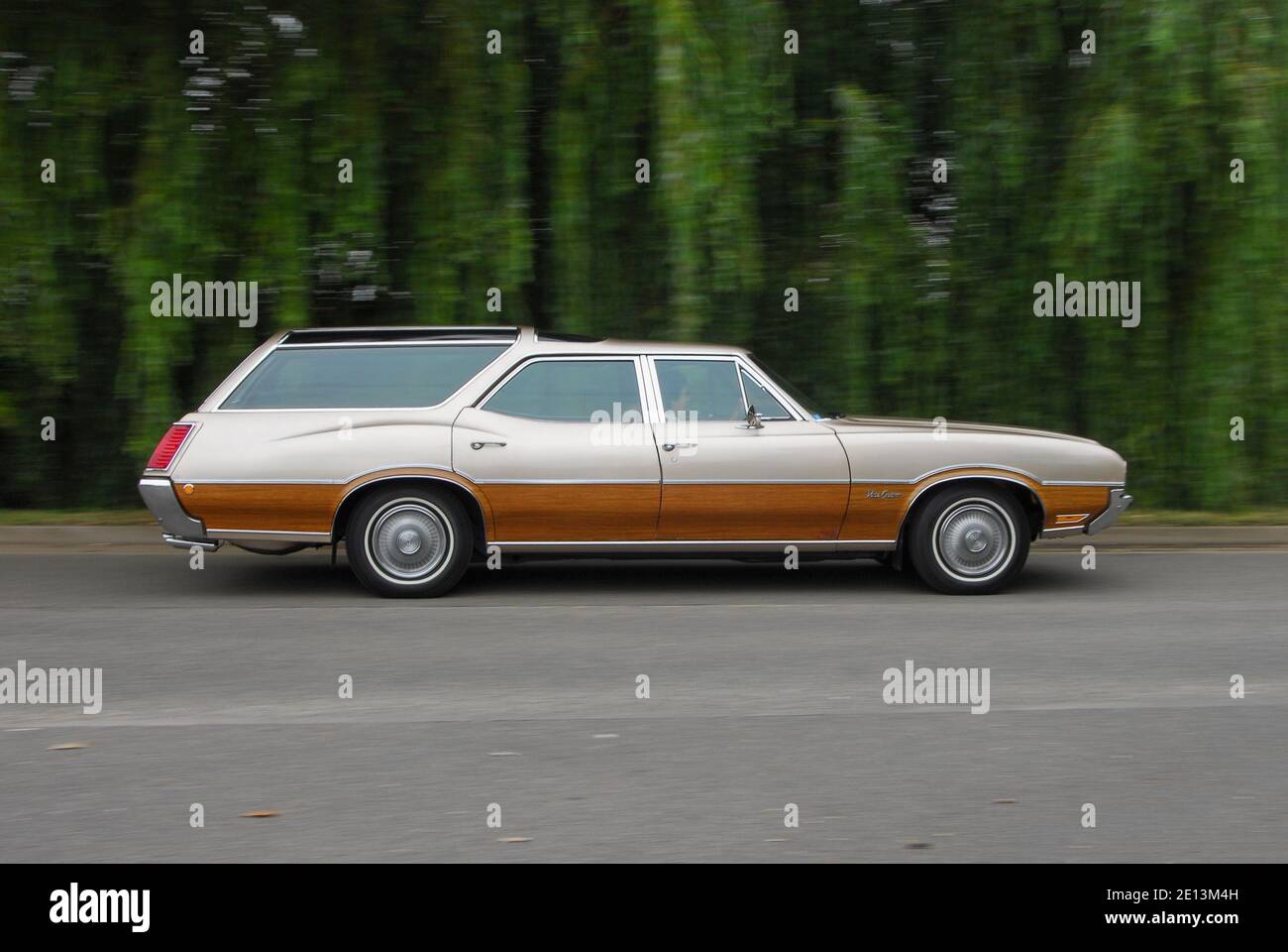 1972 Oldsmobile Vista Cruiser Classic American Woody Station Wagon Stock Photo Alamy