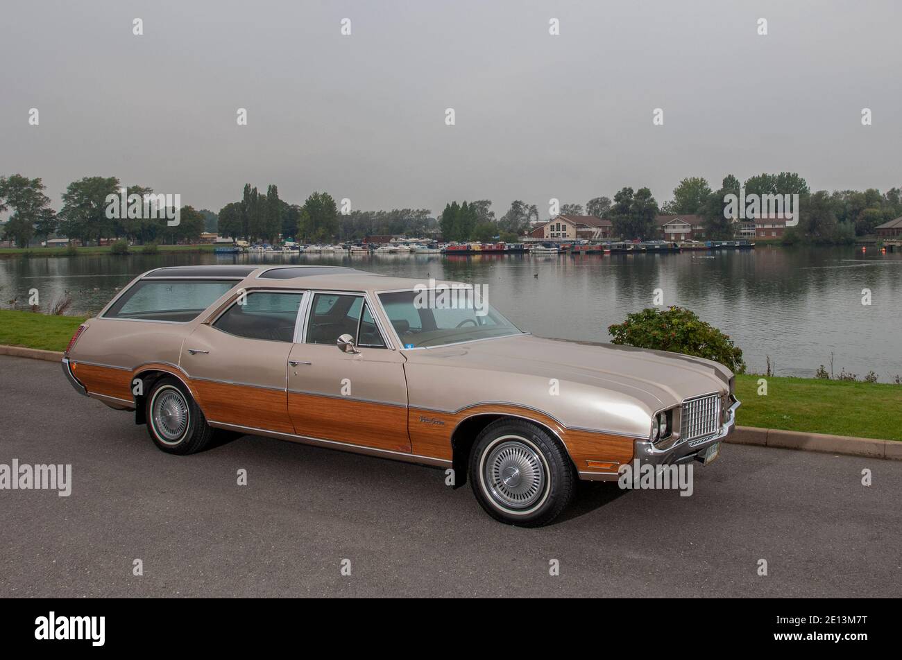 1972 Oldsmobile Vista Cruiser, classic American woody station wagon