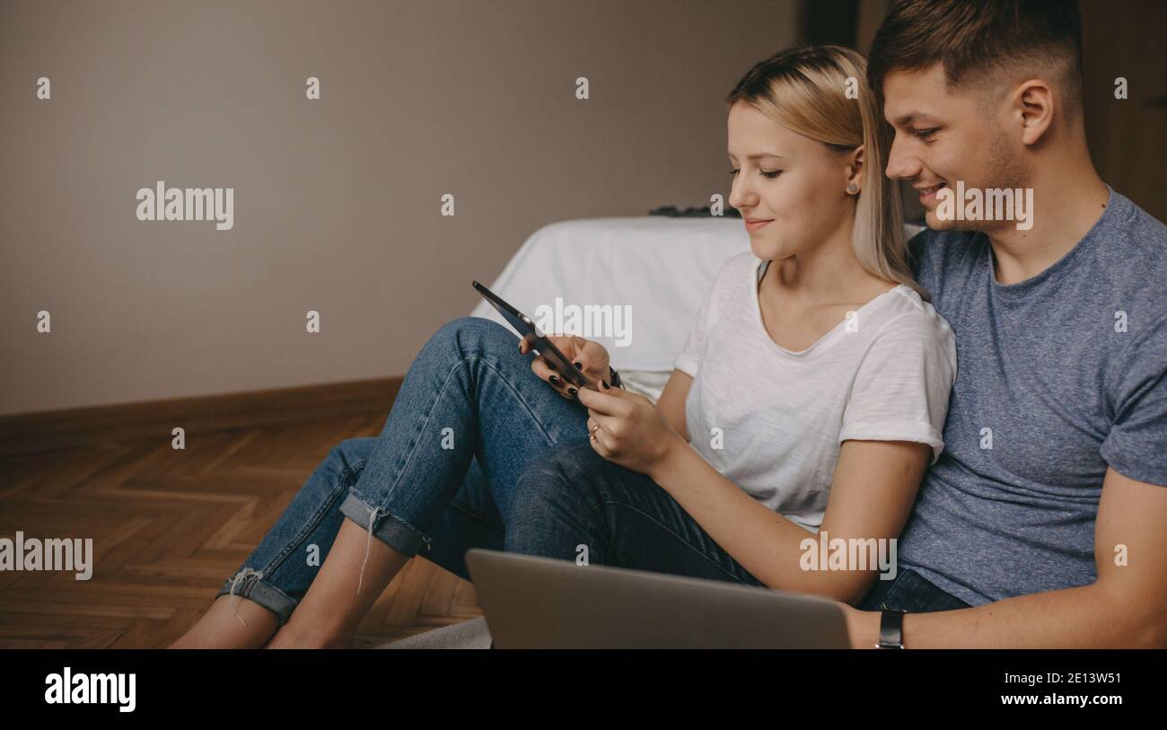 Couple sitting on floor with mobile hi-res stock photography and images ...