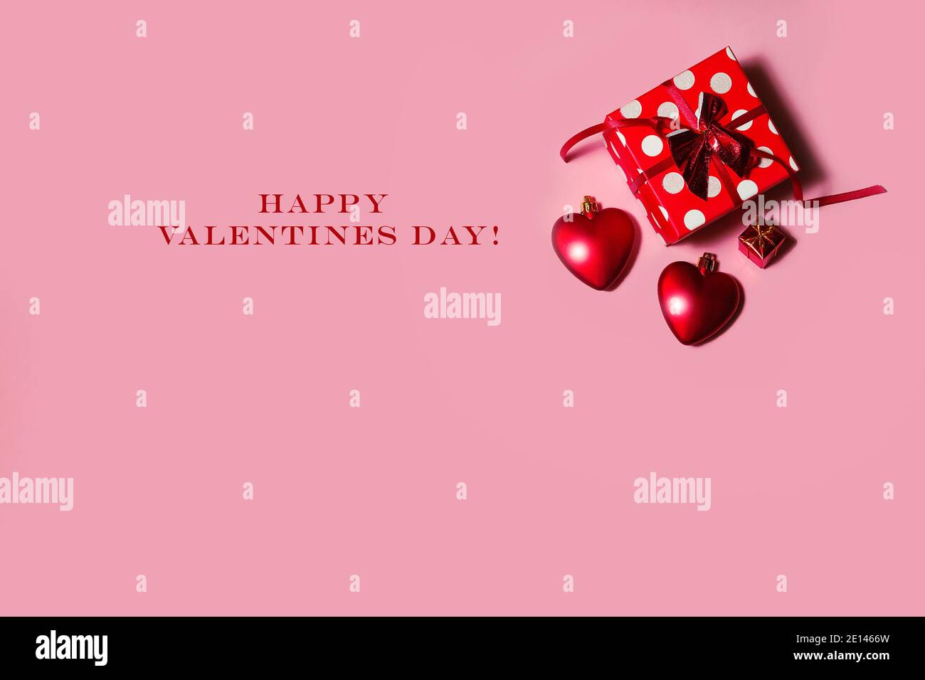 happy valentines day background, red hearts on a pink background Stock ...