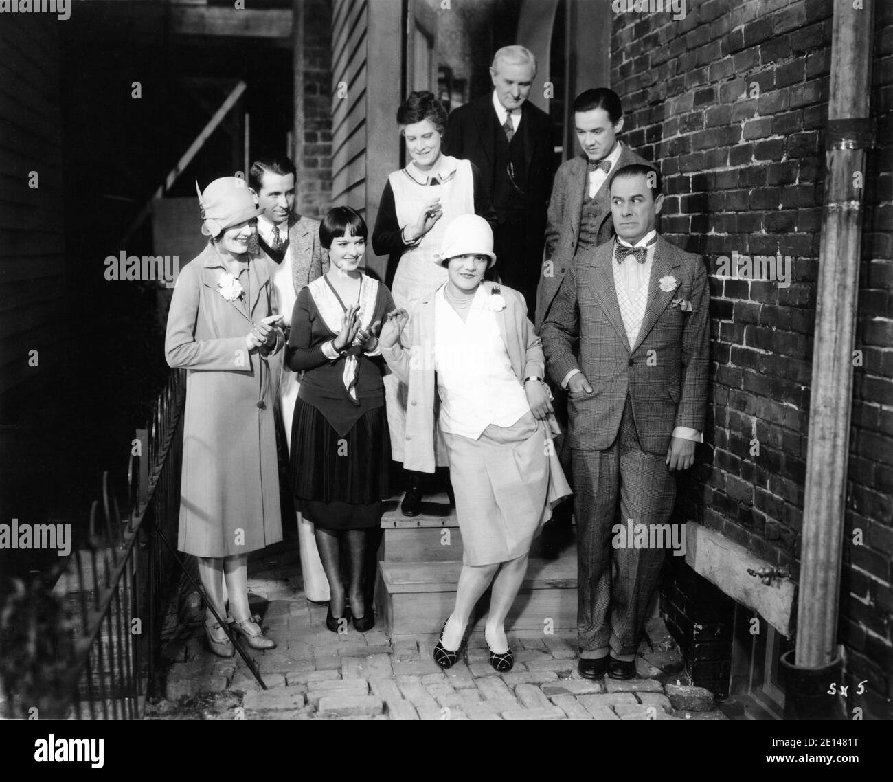 LOIS WILSON Director MAL ST. CLAIR LOUISE BROOKS CLAIRE McDOWELL CHARLES W. GOODRICH GREGORY KELLY and FORD STERLING on set candid with Set Visitor WILMA NOVAK Charleston Champion of New York (centre)  at the Paramount Astoria Studios during the filming of THE SHOW - OFF 1926 director MALCOLM ST. CLAIR from the play by George Kelly Paramount Pictures Stock Photo