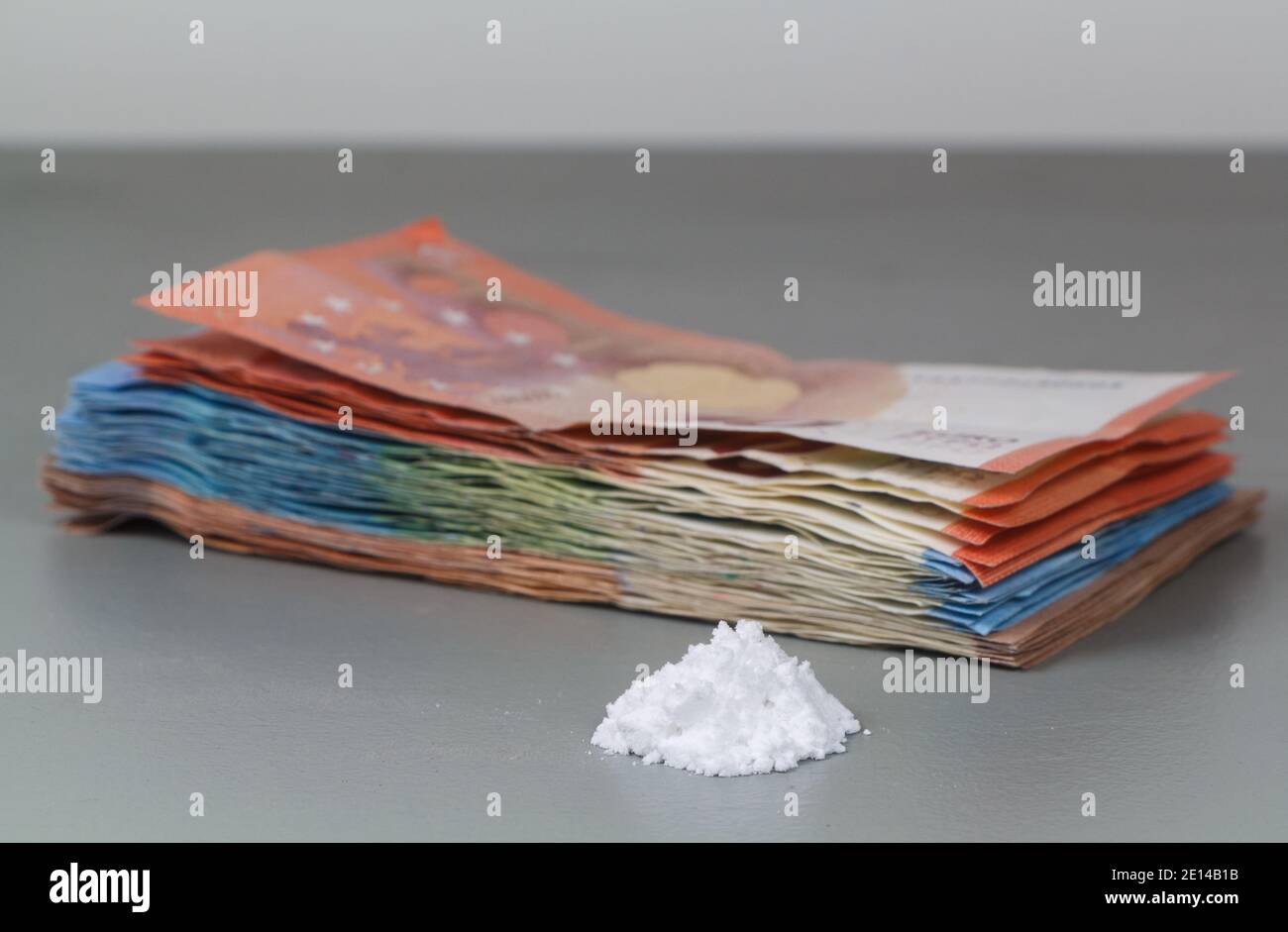 Heap of cocaine and euro banknotes Stock Photo Alamy