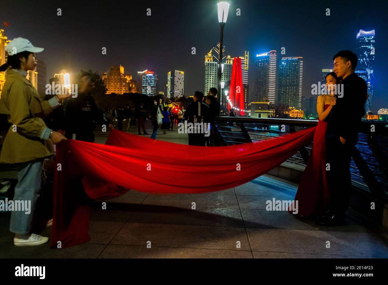 Wedding Couple And Pudong Skyline High Resolution Stock Photography and ...