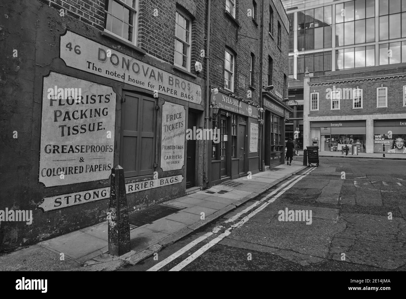 Gun Street, Spitalfields, London. Closed shops and a solitary pedestrian. Shops closed due to Covid-19 restrictions. Sunday 3rd January 2021 Stock Photo