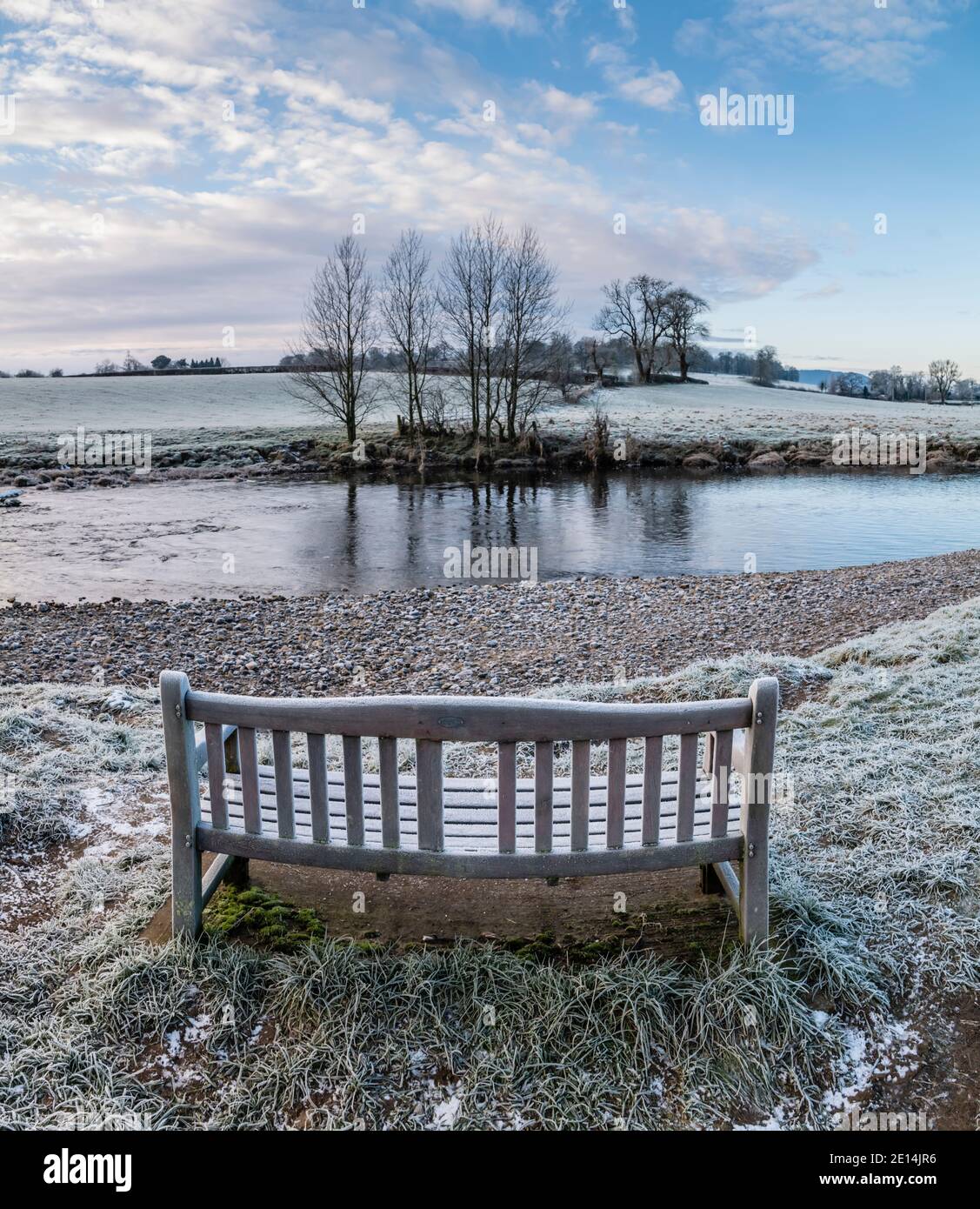 Riverside bench hires stock photography and images Alamy