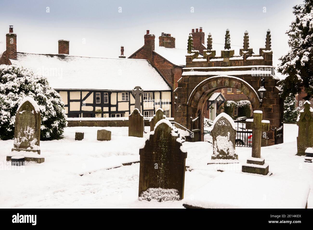 UK, England, Cheshire, Congleton, Astbury, St Mary’s Churchyard in winter Stock Photo